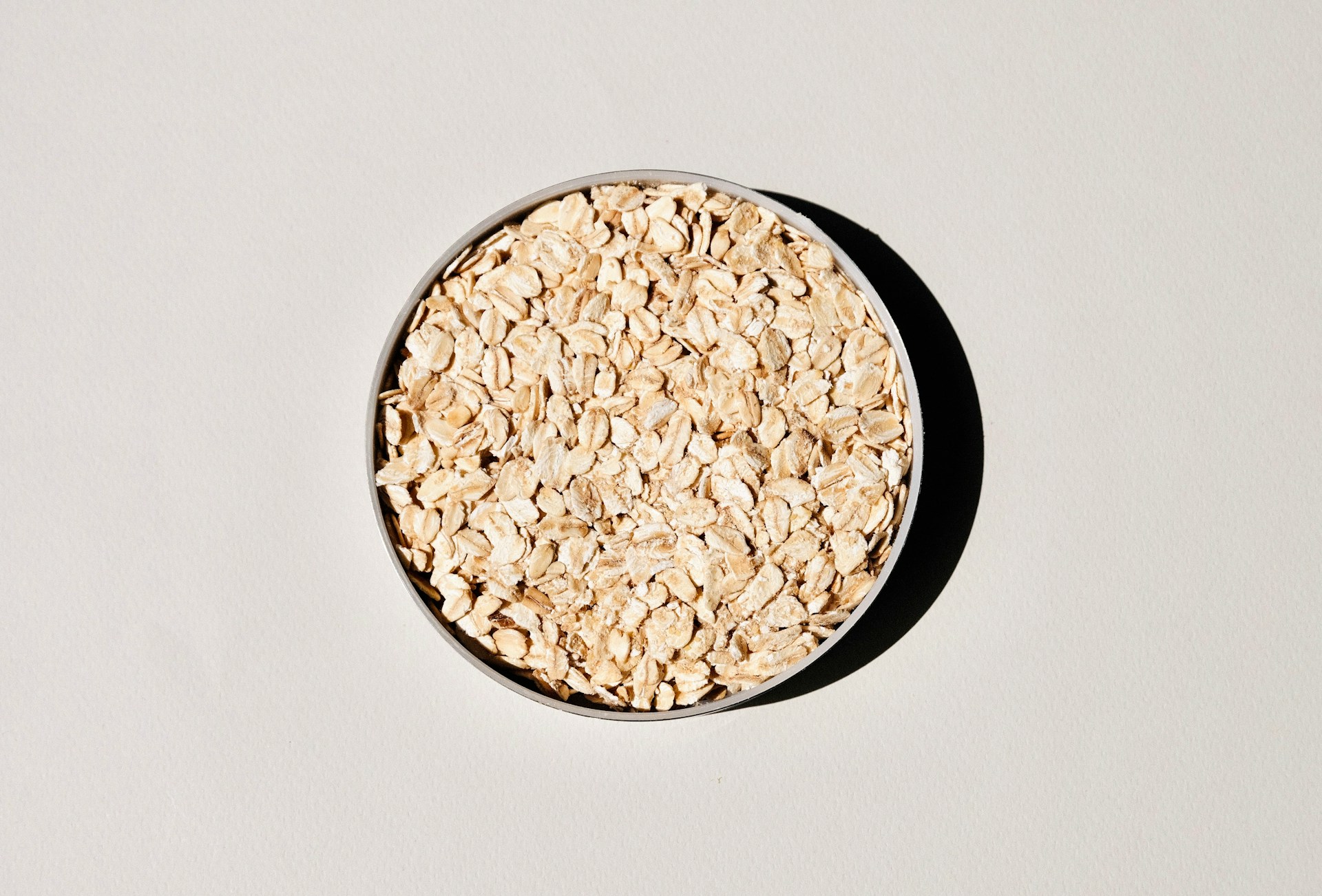 Uncooked oat in a bowl
